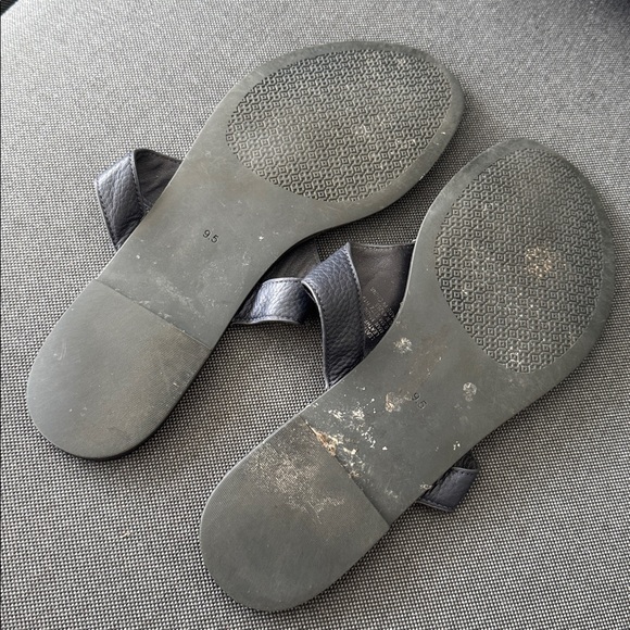 Tory Burch Jolie Flat Thong Tumbled Leather Sandal Shoes - Black Sz 9.5 Preppy - Picture 7 of 8